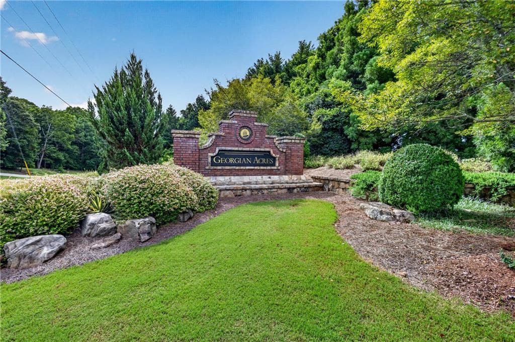 4 bedroom, 3 bathroom, 2,612 sq ft single family residence under contract at 5417 Woodstream Court, Gainesville, GA 30507 — photo 6
