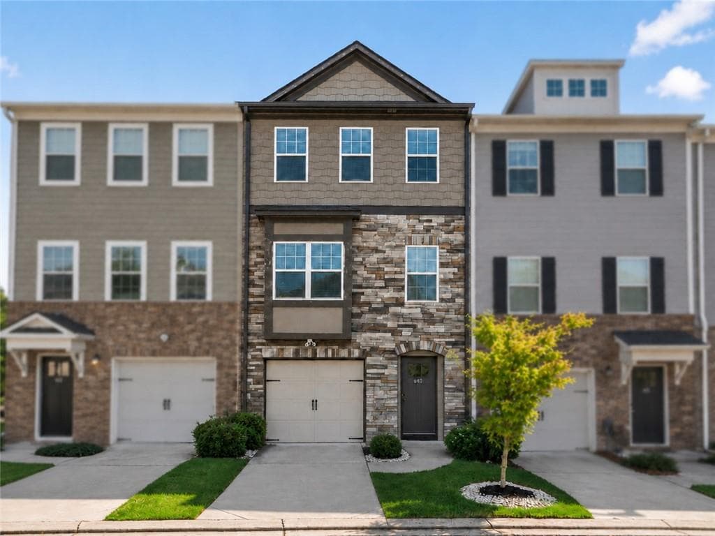4 bedroom, 4 bathroom, 1,344 sq ft townhouse for rent at 940 Society Circle, Atlanta, GA 30331 for $2,350 a month — photo 1 of 16