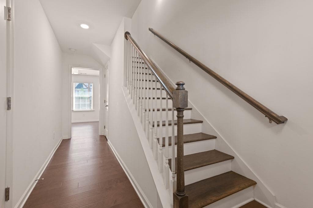 4 bedroom, 4 bathroom, 1,344 sq ft townhouse for rent at 940 Society Circle, Atlanta, GA 30331 for $2,350 a month — photo 2