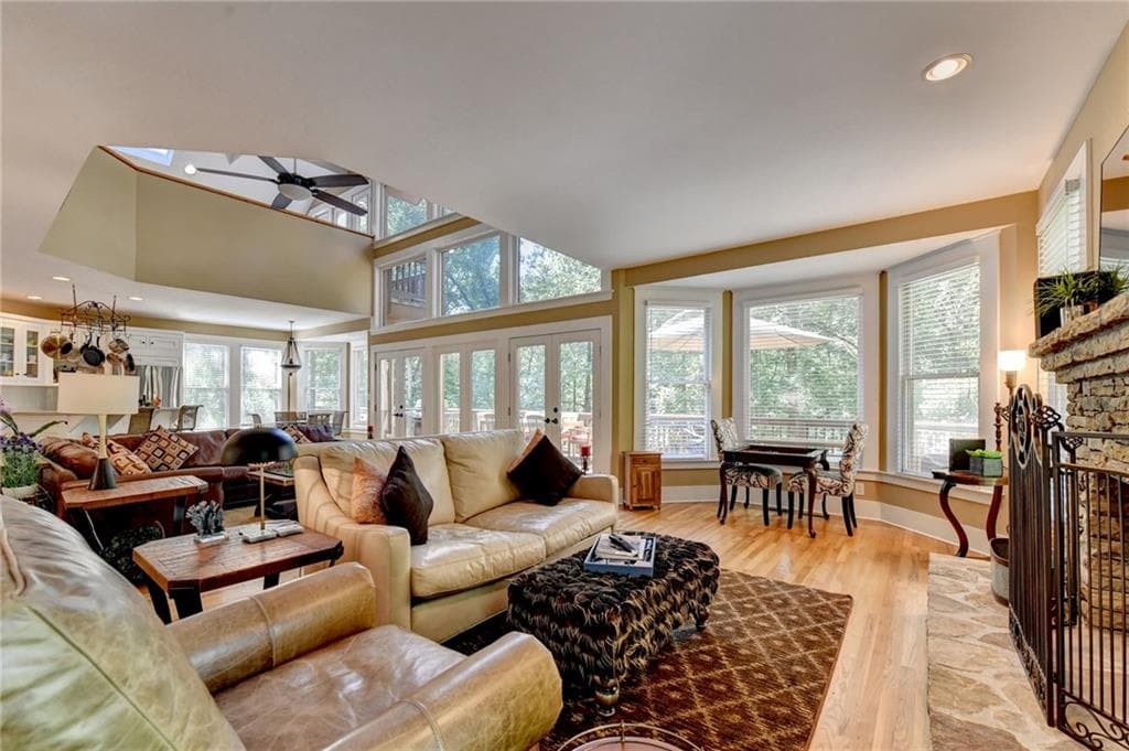 4 bedroom, 5 bathroom, 3,884 sq ft single family residence for sale at 9035 Walnut Cove Lane, Gainesville, GA 30506 — photo 4