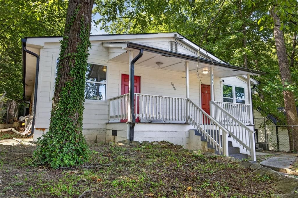 duplex under contract at 2008 Joseph E Boone Boulevard, Atlanta, GA 30314 — photo 2