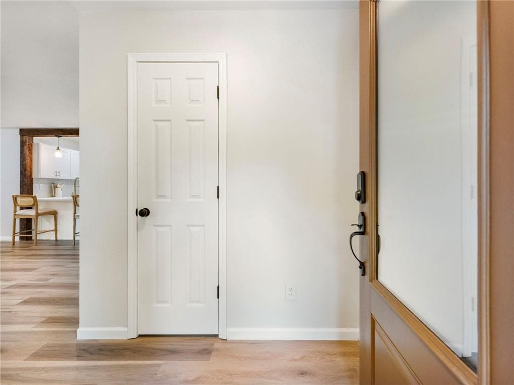 4 bedroom, 3 bathroom, 2,100 sq ft single family residence for sale at 3930 Pine Tree Lane, Gainesville, GA 30501 — photo 2
