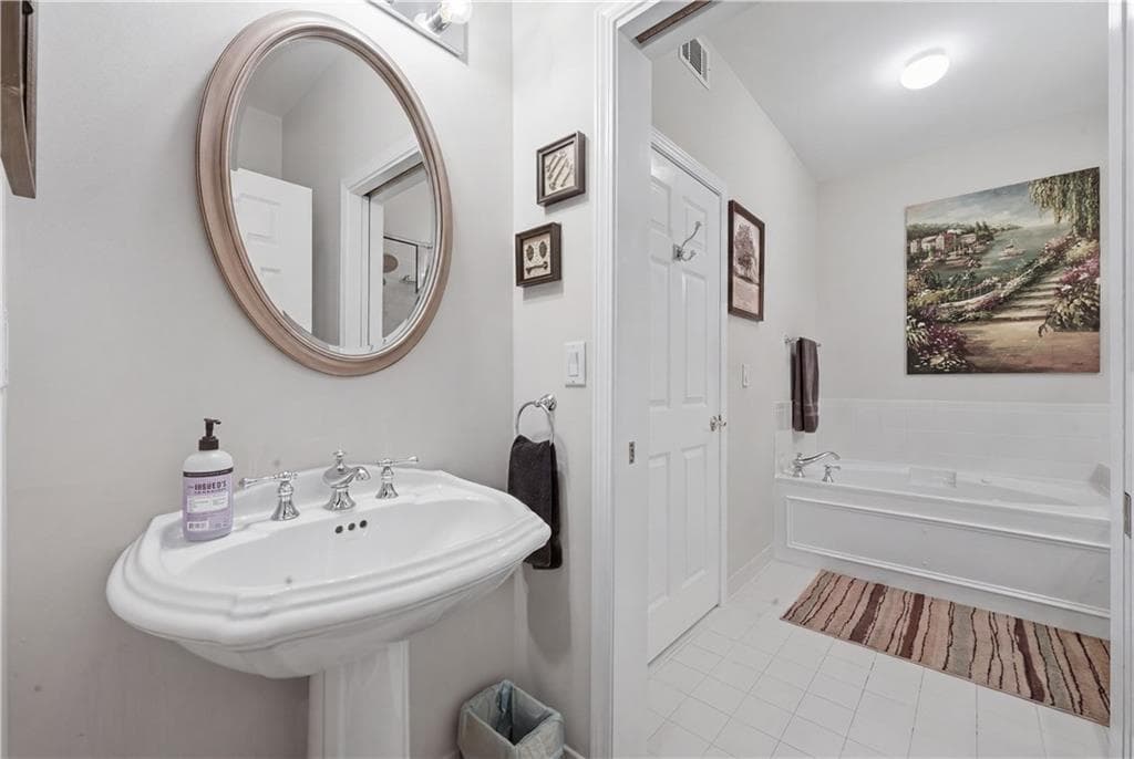 1 bedroom, 1 bathroom, 928 sq ft condominium for sale at 424 Lindbergh Drive 205, Atlanta, GA 30305 — photo 9