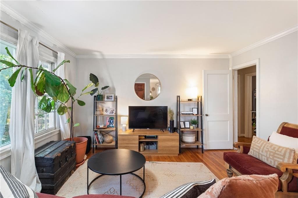 3 bedroom, 1 bathroom, 1,078 sq ft single family residence for sale at 2816 Defoors Ferry Road, Atlanta, GA 30318 — photo 5