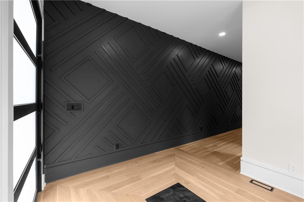 5 bedroom, 4 bathroom, 4,432 sq ft single family residence for sale at 1666 S Gordon Street, Atlanta, GA 30310 — photo 7