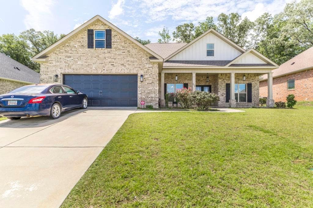 5 bedroom, 3 bathroom, 2,547 sq ft single family residence for sale at 306 Rustic Live Oak Trail, Bonaire, GA 31005