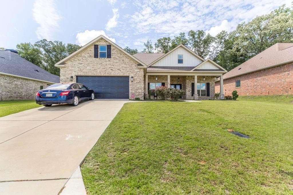 5 bedroom, 3 bathroom, 2,547 sq ft single family residence for sale at 306 Rustic Live Oak Trail, Bonaire, GA 31005 — photo 2