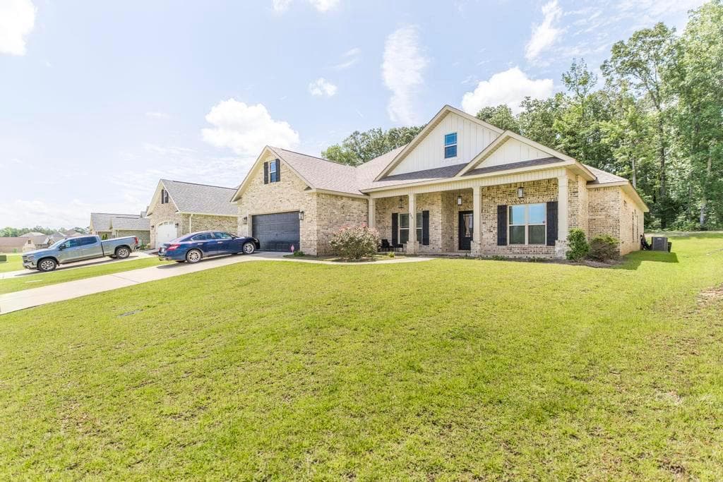 5 bedroom, 3 bathroom, 2,547 sq ft single family residence for sale at 306 Rustic Live Oak Trail, Bonaire, GA 31005 — photo 4