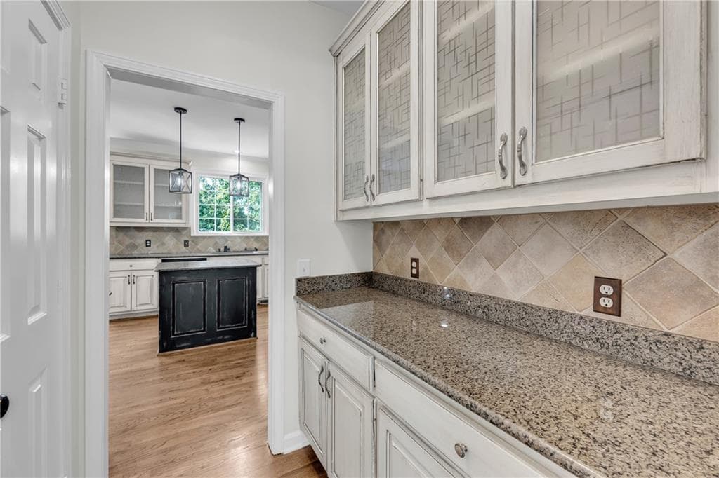 5 bedroom, 4 bathroom, 4,438 sq ft single family residence for sale at 4910 Red Robin Ridge, Johns Creek, GA 30022 — photo 9
