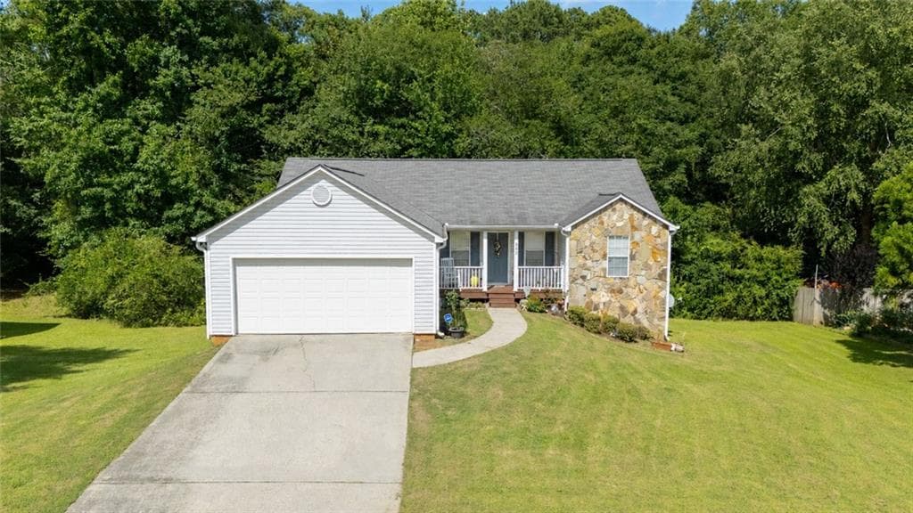 3 bedroom, 2 bathroom, 2,680 sq ft single family residence for sale at 802 Windsor Drive, Monroe, GA 30656 — photo 1 of 21
