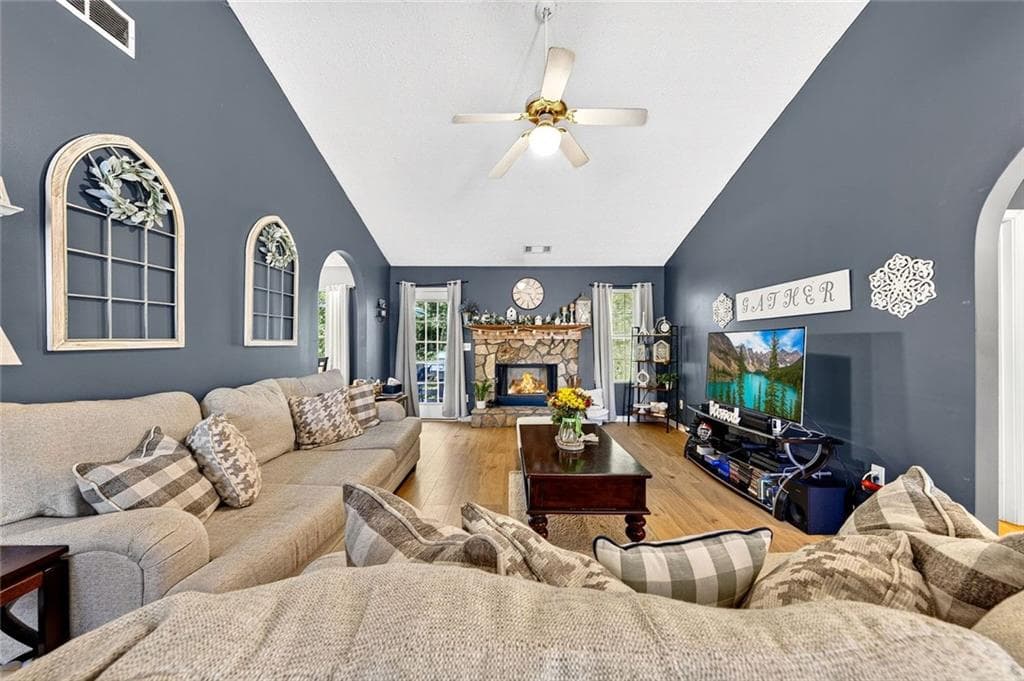 3 bedroom, 2 bathroom, 2,680 sq ft single family residence for sale at 802 Windsor Drive, Monroe, GA 30656 — photo 3