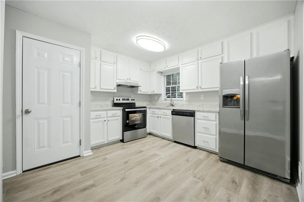 4 bedroom, 3 bathroom, 2,161 sq ft single family residence for sale at 458 Hearth Place, Lawrenceville, GA 30043 — photo 5