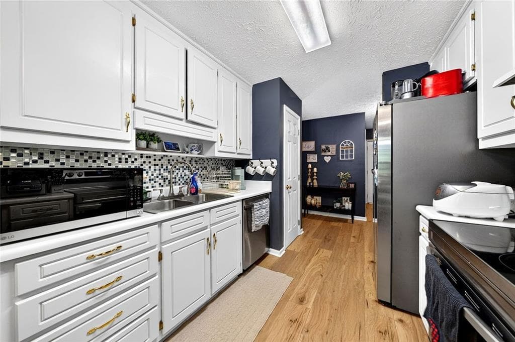 3 bedroom, 2 bathroom, 2,680 sq ft single family residence for sale at 802 Windsor Drive, Monroe, GA 30656 — photo 6