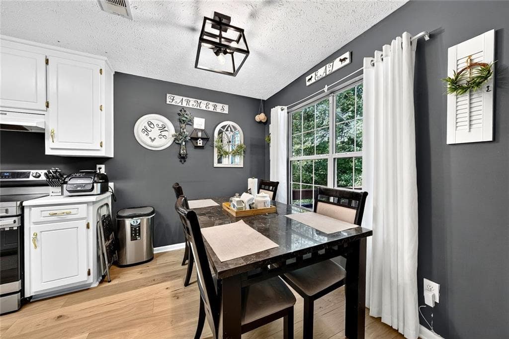 3 bedroom, 2 bathroom, 2,680 sq ft single family residence for sale at 802 Windsor Drive, Monroe, GA 30656 — photo 7