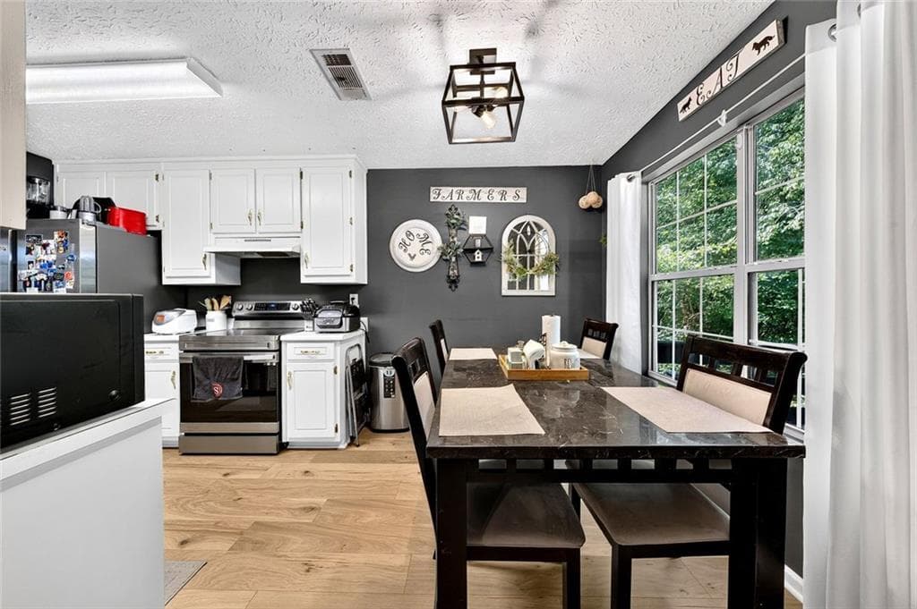 3 bedroom, 2 bathroom, 2,680 sq ft single family residence for sale at 802 Windsor Drive, Monroe, GA 30656 — photo 8
