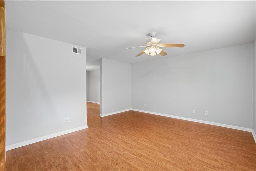 2 bedroom, 3 bathroom, 1,200 sq ft condominium under contract at 1206 Brighton Point, Sandy Springs, GA 30328 — photo 2