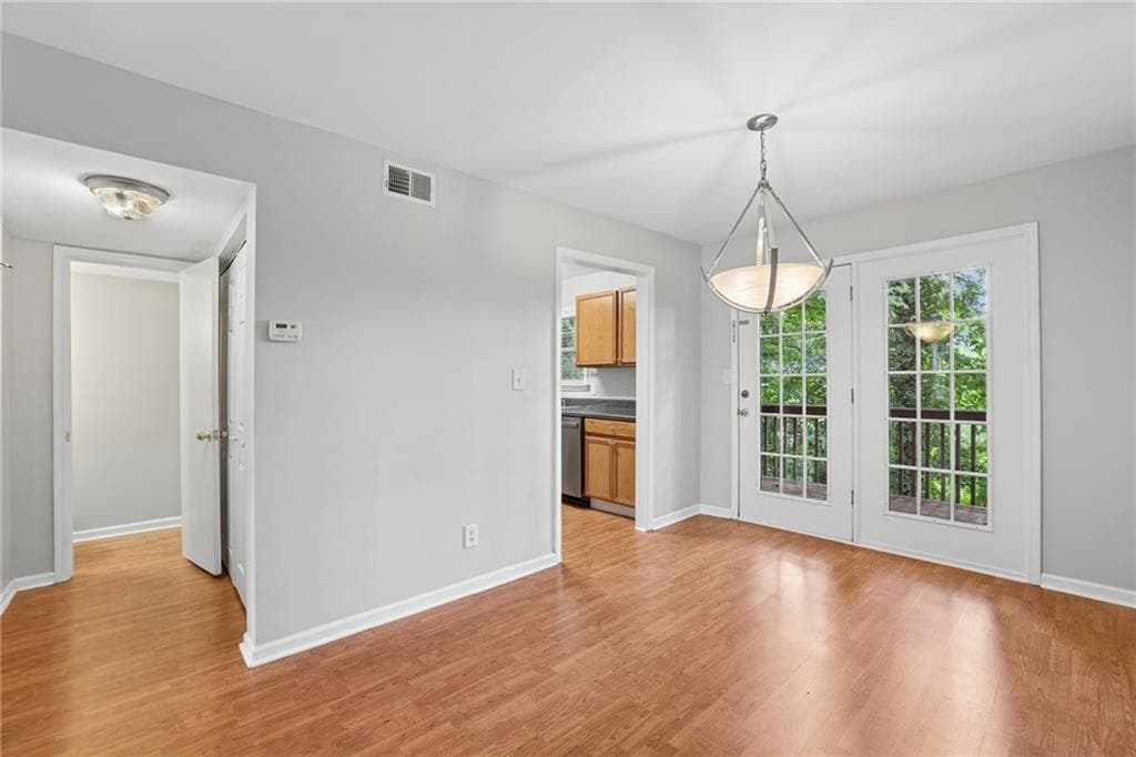 2 bedroom, 3 bathroom, 1,200 sq ft condominium under contract at 1206 Brighton Point, Sandy Springs, GA 30328 — photo 5