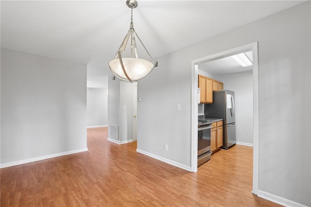 2 bedroom, 3 bathroom, 1,200 sq ft condominium under contract at 1206 Brighton Point, Sandy Springs, GA 30328 — photo 6