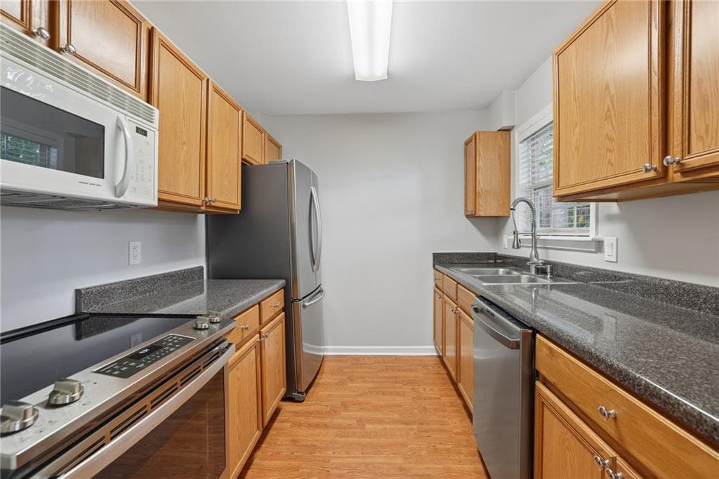 2 bedroom, 3 bathroom, 1,200 sq ft condominium under contract at 1206 Brighton Point, Sandy Springs, GA 30328 — photo 7