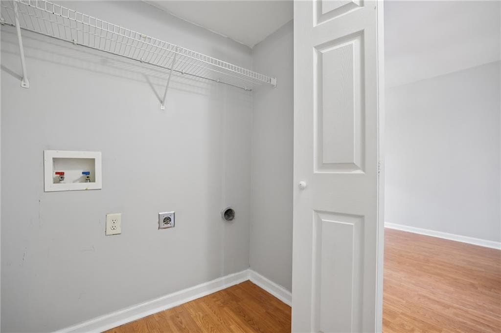 2 bedroom, 3 bathroom, 1,200 sq ft condominium under contract at 1206 Brighton Point, Sandy Springs, GA 30328 — photo 10