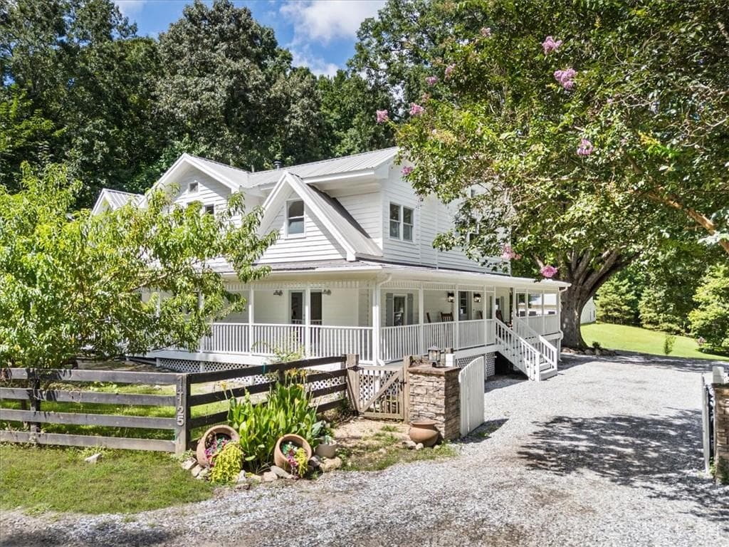 5 bedroom, 5 bathroom, 5,000 sq ft single family residence for sale at 14125 Phillips Circle, Milton, GA 30004 — photo 1 of 110