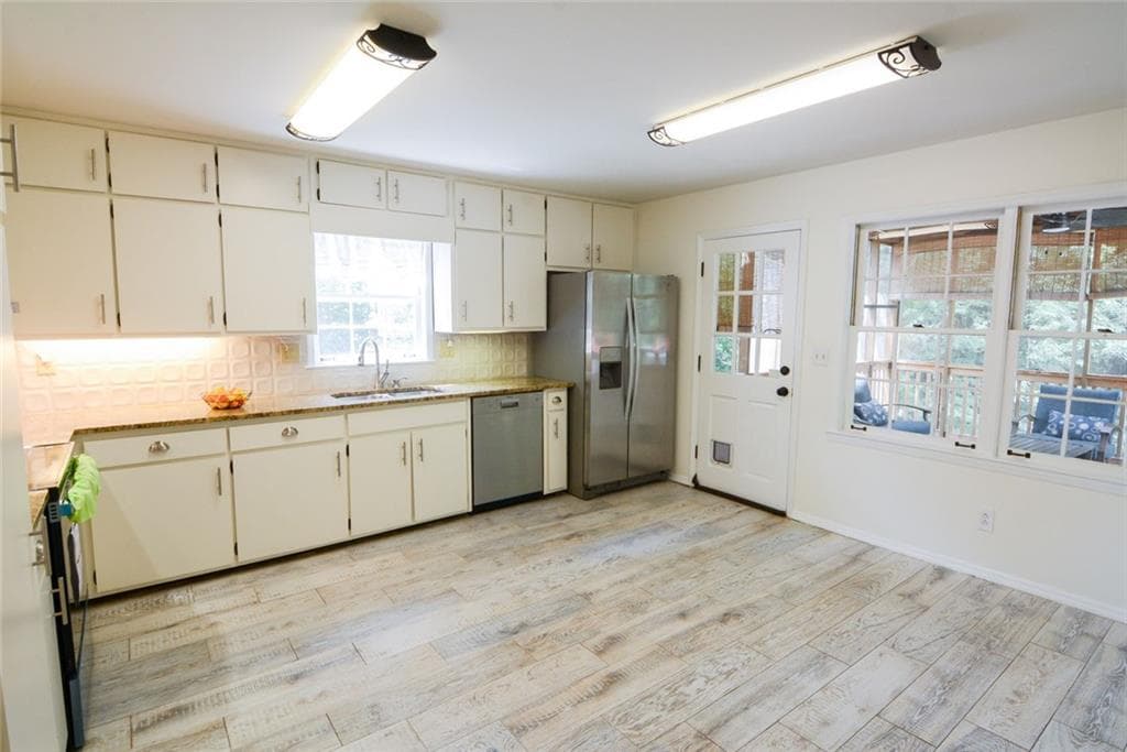 5 bedroom, 4 bathroom, 3,200 sq ft single family residence for rent at 4156 Westerleigh Court, Peachtree Corners, GA 30092 for $3,500 a month — photo 8