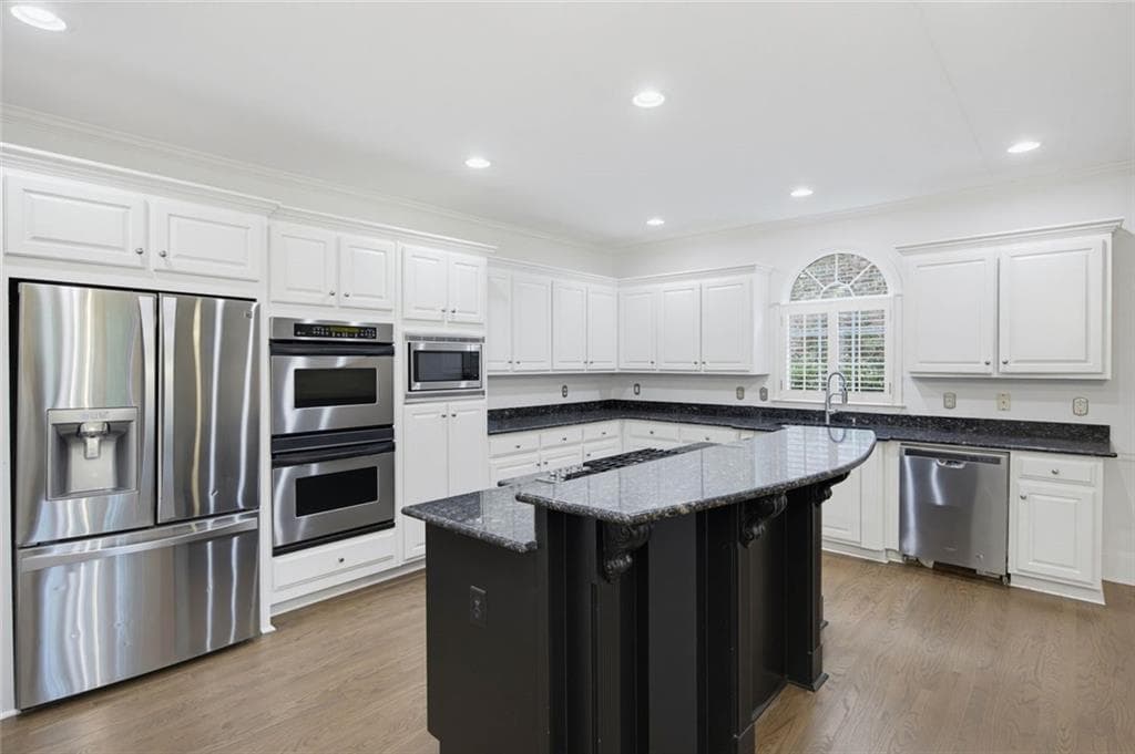 6 bedroom, 5 bathroom, 6,010 sq ft single family residence for sale at 735 Westwind Lane, Alpharetta, GA 30005 — photo 8