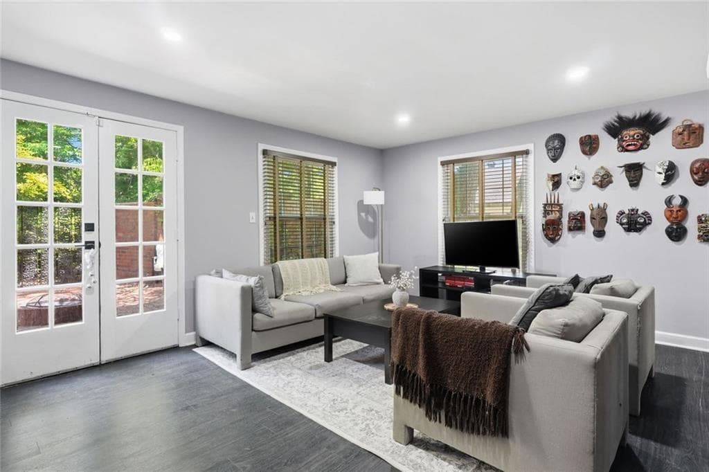4 bedroom, 3 bathroom, 2,100 sq ft townhouse for sale at 425 Jefferson Circle, Sandy Springs, GA 30328 — photo 3