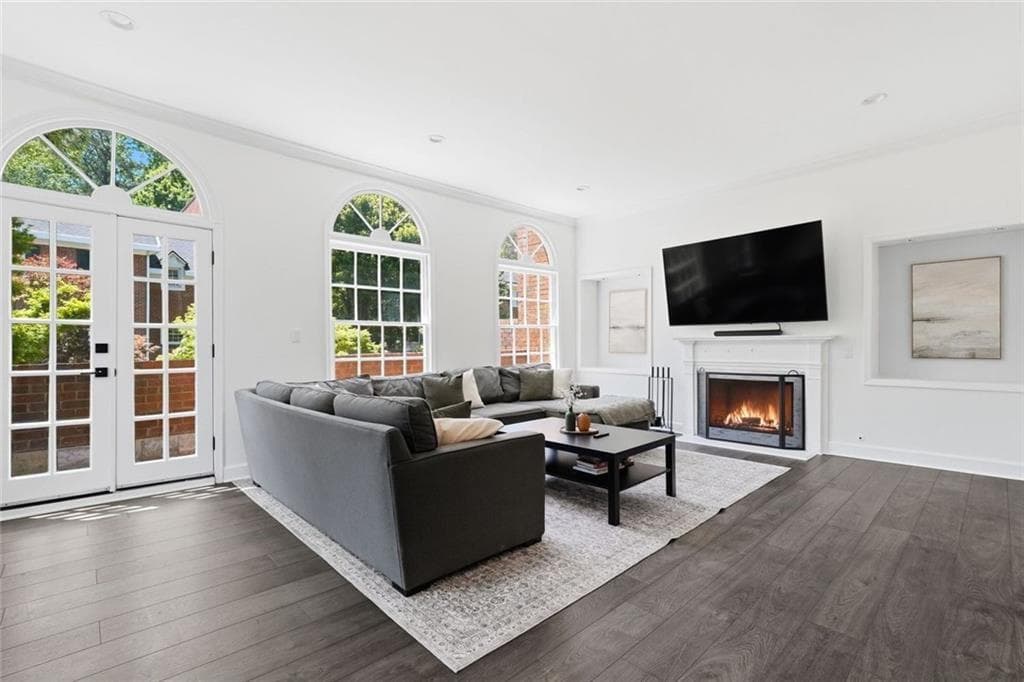 4 bedroom, 3 bathroom, 2,100 sq ft townhouse for sale at 425 Jefferson Circle, Sandy Springs, GA 30328 — photo 6