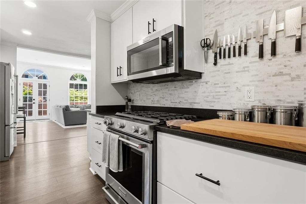 4 bedroom, 3 bathroom, 2,100 sq ft townhouse for sale at 425 Jefferson Circle, Sandy Springs, GA 30328 — photo 10
