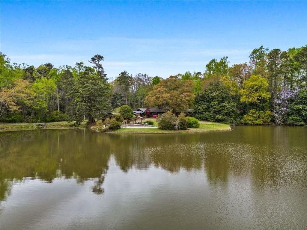 4 bedroom, 4 bathroom, 3,286 sq ft single family residence under contract at 868 Powder Springs Street, Marietta, GA 30064 — photo 2