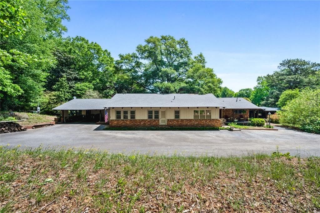 4 bedroom, 4 bathroom, 3,286 sq ft single family residence under contract at 868 Powder Springs Street, Marietta, GA 30064 — photo 3