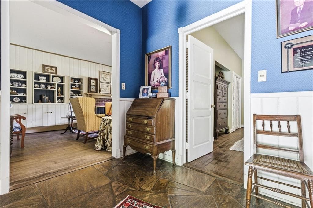 4 bedroom, 4 bathroom, 3,286 sq ft single family residence under contract at 868 Powder Springs Street, Marietta, GA 30064 — photo 7