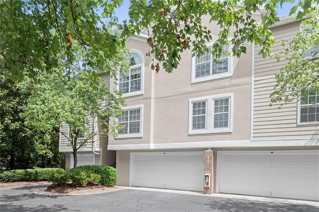 2 bedroom, 2 bathroom, 1,678 sq ft condominium sold at 4248 River Green Drive 302, Atlanta, GA 30327