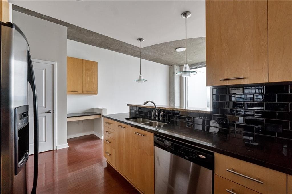 1 bedroom, 1 bathroom, 706 sq ft condominium for rent at 3324 Peachtree Road 2304, Atlanta, GA 30326 for $2,095 a month — photo 8