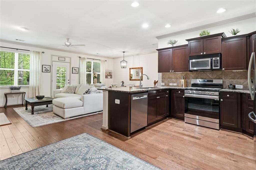 3 bedroom, 3 bathroom, 2,160 sq ft townhouse for sale at 1114 Firethorne Pass, Cumming, GA 30040 — photo 6