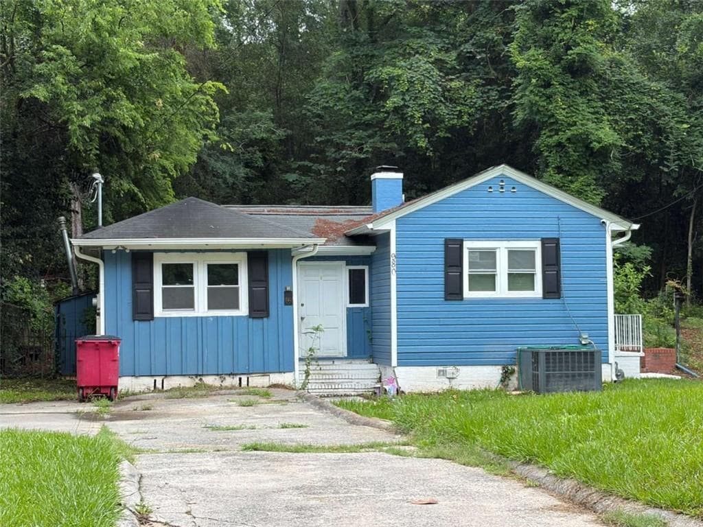 3 bedroom, 2 bathroom, 1,332 sq ft single family residence for sale at 980 Curry Place, Macon, GA 31211