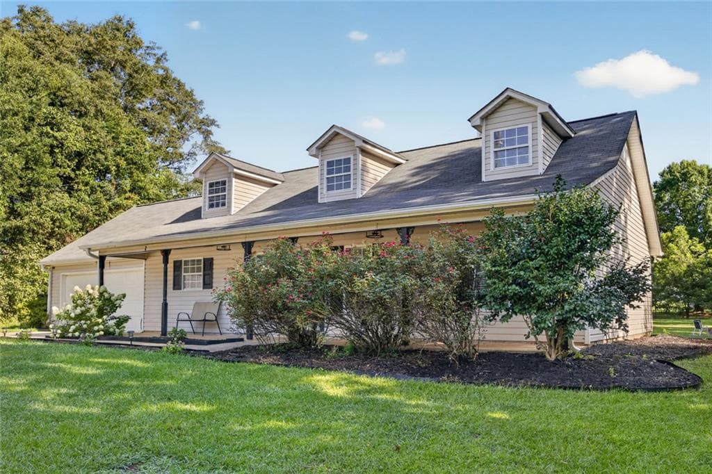 3 bedroom, 2 bathroom, 1,204 sq ft single family residence for sale at 2078 Highway 81, Mcdonough, GA 30253 — photo 3