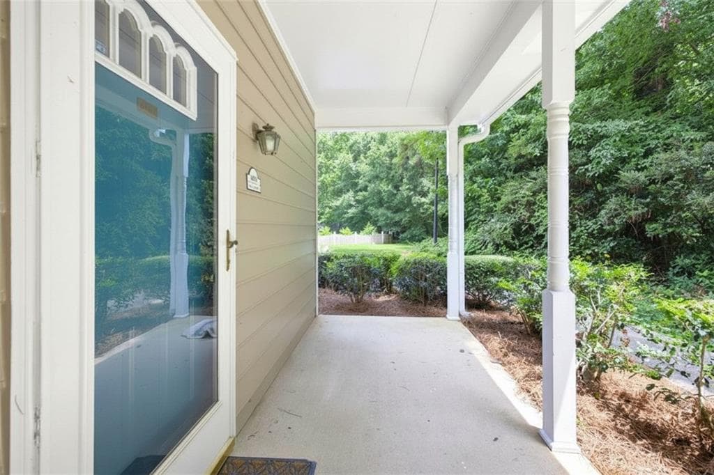 3 bedroom, 3 bathroom, 1,388 sq ft condominium for sale at 6483 Northridge Way, Morrow, GA 30260 — photo 2