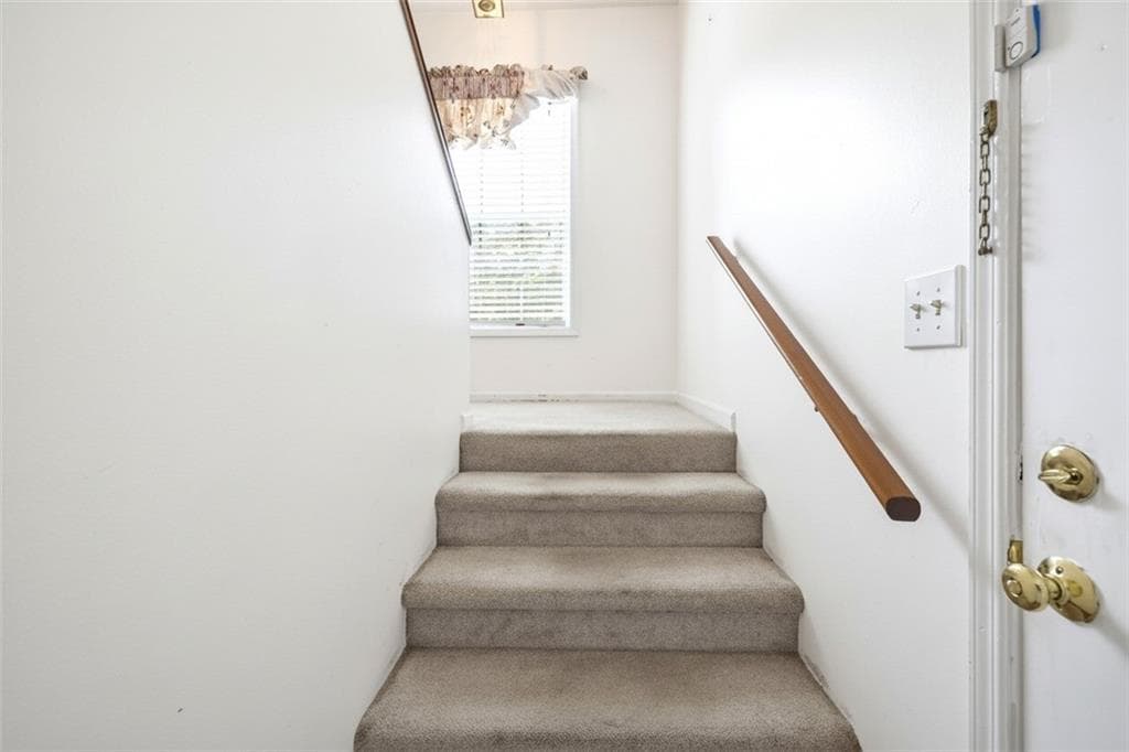3 bedroom, 3 bathroom, 1,388 sq ft condominium for sale at 6483 Northridge Way, Morrow, GA 30260 — photo 3