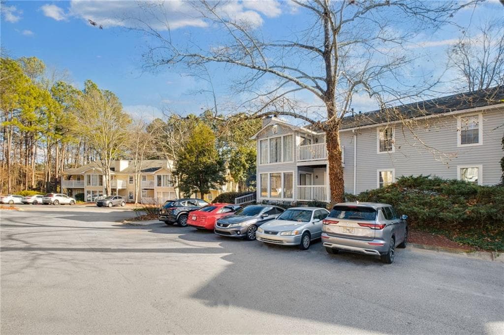 2 bedroom, 1 bathroom, 1,197 sq ft condominium for sale at 1403 Augusta Drive, Marietta, GA 30067 — photo 2