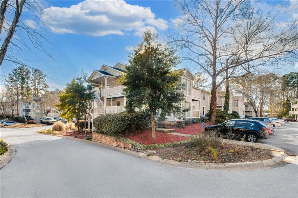 2 bedroom, 1 bathroom, 1,197 sq ft condominium for sale at 1403 Augusta Drive, Marietta, GA 30067 — photo 4
