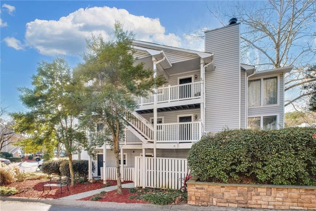2 bedroom, 1 bathroom, 1,197 sq ft condominium for sale at 1403 Augusta Drive, Marietta, GA 30067 — photo 5