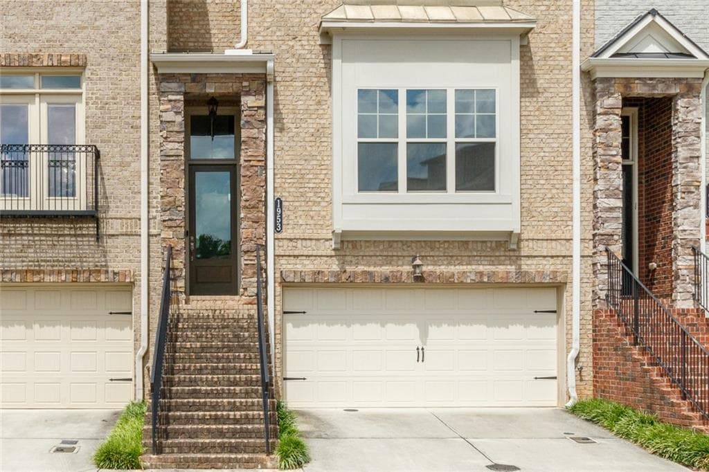3 bedroom, 4 bathroom, 2,044 sq ft townhouse under contract at 1953 Townsend Court, Atlanta, GA 30329 — photo 3
