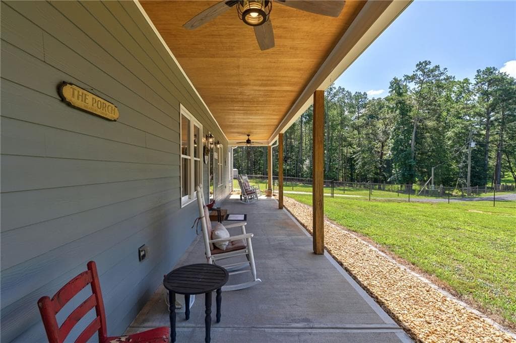 3 bedroom, 2 bathroom, 2,048 sq ft single family residence for sale at 610 Spring View Drive, Covington, GA 30014 — photo 7