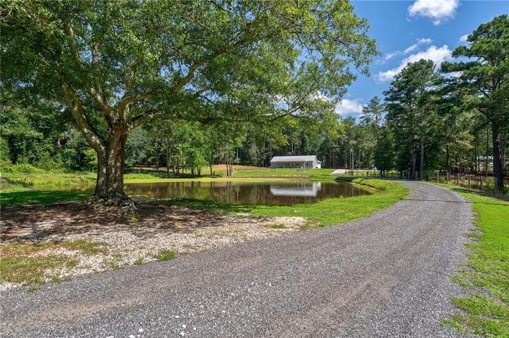 3 bedroom, 2 bathroom, 2,048 sq ft single family residence for sale at 610 Spring View Drive, Covington, GA 30014 — photo 3