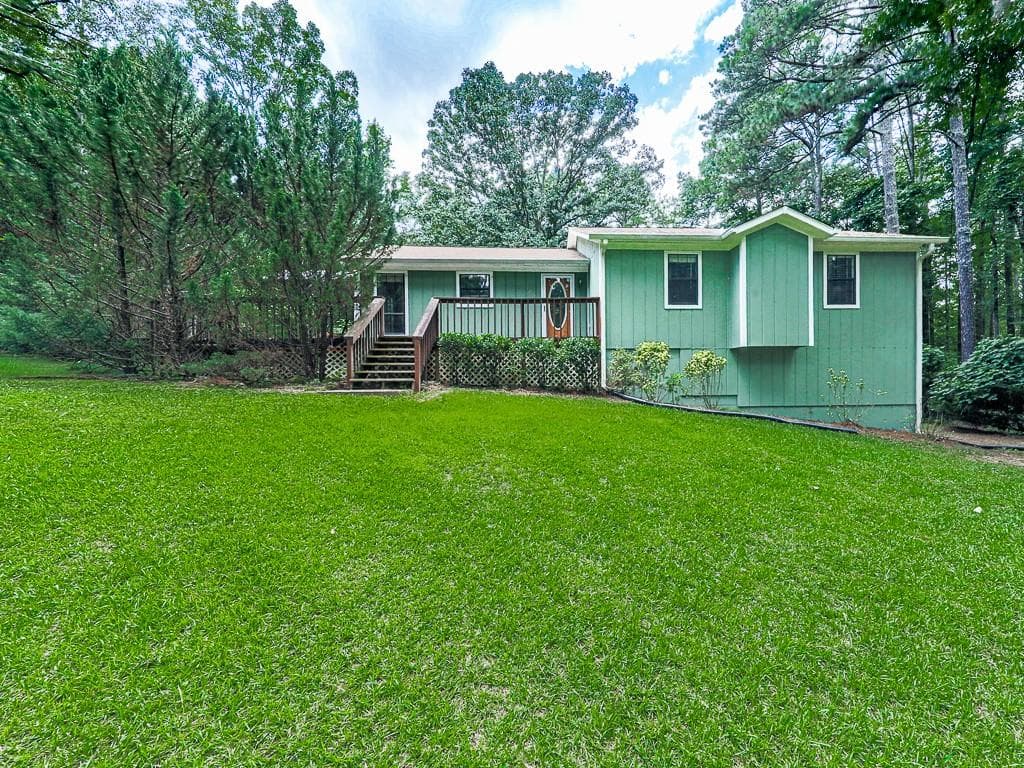 3 bedroom, 2 bathroom, 1,420 sq ft single family residence under contract at 4211 Rose Trail, Acworth, GA 30102