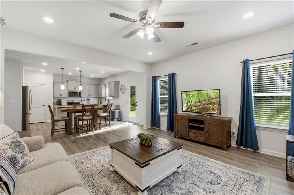 4 bedroom, 3 bathroom, 2,053 sq ft single family residence for sale at 383 Morgan Road, Carrollton, GA 30116 — photo 3