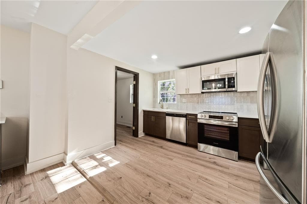 3 bedroom, 3 bathroom, 1,888 sq ft single family residence for sale at 2949 Pearl Street, East Point, GA 30344 — photo 7