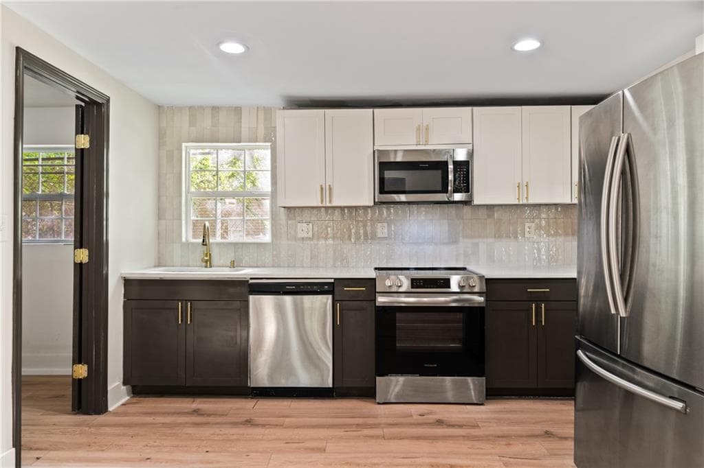 3 bedroom, 3 bathroom, 1,888 sq ft single family residence for sale at 2949 Pearl Street, East Point, GA 30344 — photo 8